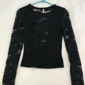 LF long sleeve crop top w/ lace detail Size XS
